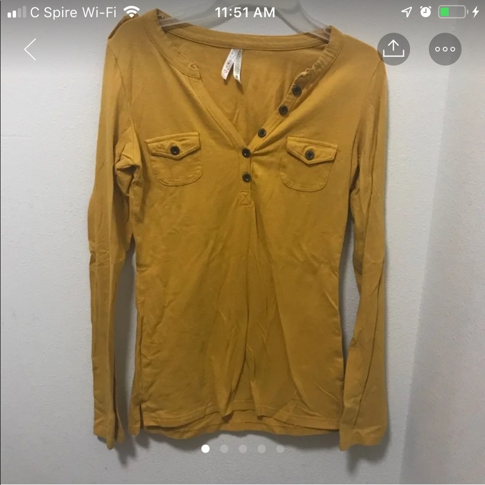 Mustard colored LONG SLEEVE NWOT small